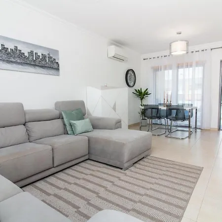White 62 House - Private Terrace & Holiday home *