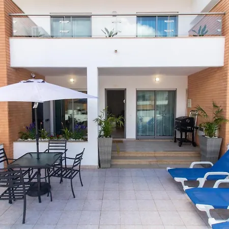 White 62 House - Private Terrace &